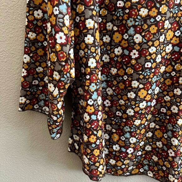 Emery Rose Boho Floral Button Front Top - Picture 3 of 9